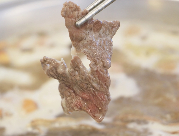 屏東 潮州。牛大福沙茶火鍋城，新鮮現切厚切牛肉