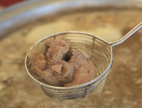 屏東 潮州。牛大福沙茶火鍋城，新鮮現切厚切牛肉