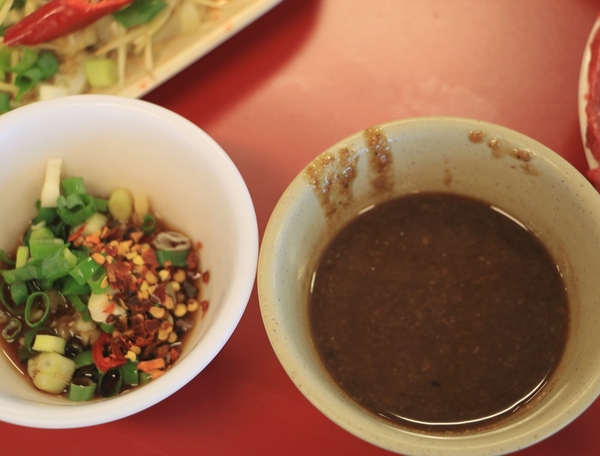 屏東 潮州。牛大福沙茶火鍋城，新鮮現切厚切牛肉