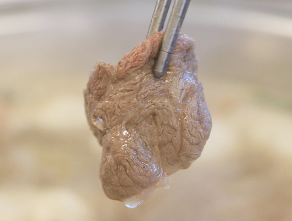 屏東 潮州。牛大福沙茶火鍋城，新鮮現切厚切牛肉