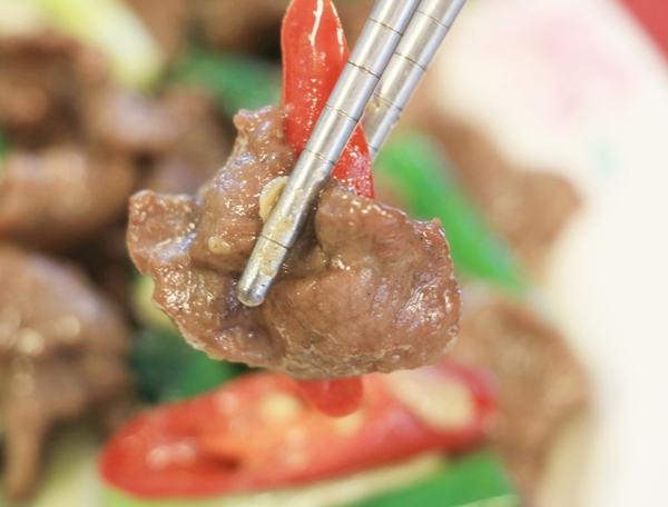 屏東 潮州。牛大福沙茶火鍋城，新鮮現切厚切牛肉