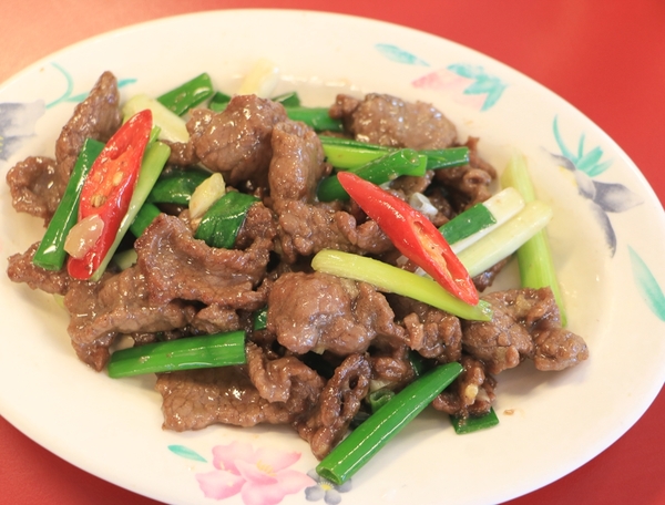 屏東 潮州。牛大福沙茶火鍋城，新鮮現切厚切牛肉