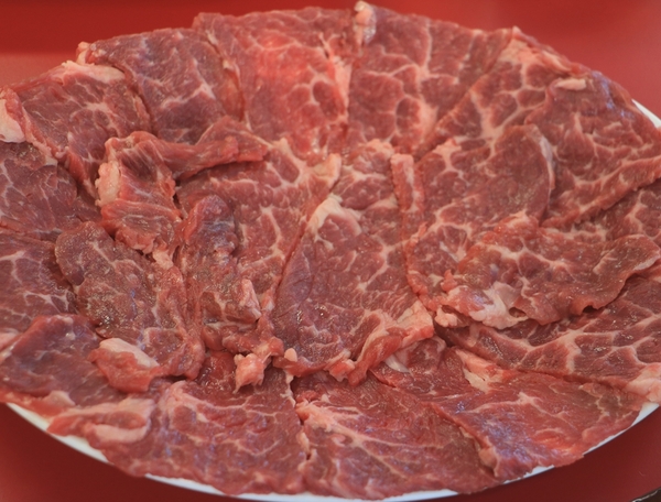 屏東 潮州。牛大福沙茶火鍋城，新鮮現切厚切牛肉