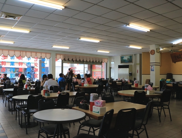 屏東 潮州。牛大福沙茶火鍋城，新鮮現切厚切牛肉