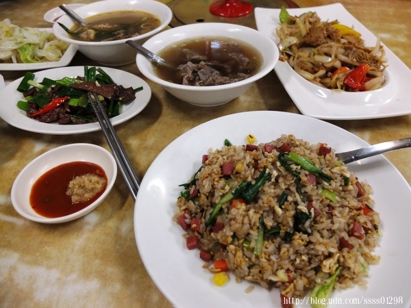 牛大福-全牛料理沙茶火鍋(原潮州牛肉福沙茶火鍋):屏東美食【牛大福】潮州在地60年家傳口味 選用台灣本土牛肉 中藥材熬製湯頭 現點現炒全牛料理超澎派