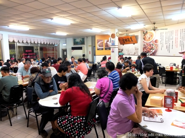 牛大福-全牛料理沙茶火鍋(原潮州牛肉福沙茶火鍋):屏東美食【牛大福】潮州在地60年家傳口味 選用台灣本土牛肉 中藥材熬製湯頭 現點現炒全牛料理超澎派