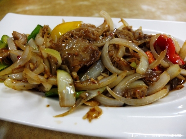 牛大福-全牛料理沙茶火鍋(原潮州牛肉福沙茶火鍋):屏東美食【牛大福】潮州在地60年家傳口味 選用台灣本土牛肉 中藥材熬製湯頭 現點現炒全牛料理超澎派