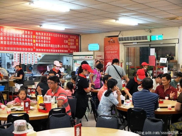 牛大福-全牛料理沙茶火鍋(原潮州牛肉福沙茶火鍋):屏東美食【牛大福】潮州在地60年家傳口味 選用台灣本土牛肉 中藥材熬製湯頭 現點現炒全牛料理超澎派