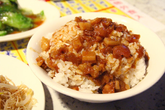 【台北市大同區。小吃】宏冠土魠魚羹 寧夏夜市 在地人推薦的晚餐宵夜 南部口味 中山捷運站 雙連捷運站