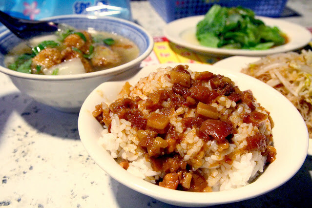 【台北市大同區。小吃】宏冠土魠魚羹 寧夏夜市 在地人推薦的晚餐宵夜 南部口味 中山捷運站 雙連捷運站