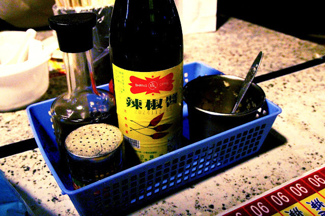 【台北市大同區。小吃】宏冠土魠魚羹 寧夏夜市 在地人推薦的晚餐宵夜 南部口味 中山捷運站 雙連捷運站