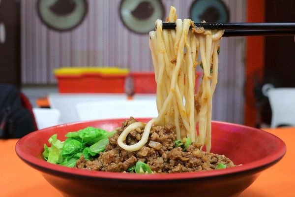 大王麻辣乾麵：【嘉義食記】大王麻辣乾麵(嘉義店)~吃辣朋友的福音來囉!刺激味蕾挑戰勁辣的程度，喜歡吃辣的朋友超推薦