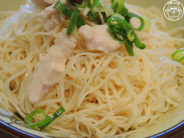 花蓮阿桂油飯(嚴玉桂食堂)：呷飽祙【花蓮･阿桂油飯】懷舊店面裡吃油飯配麵線