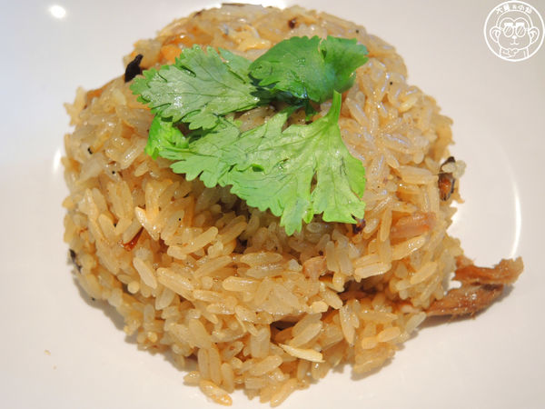 花蓮阿桂油飯(嚴玉桂食堂)：呷飽祙【花蓮･阿桂油飯】懷舊店面裡吃油飯配麵線