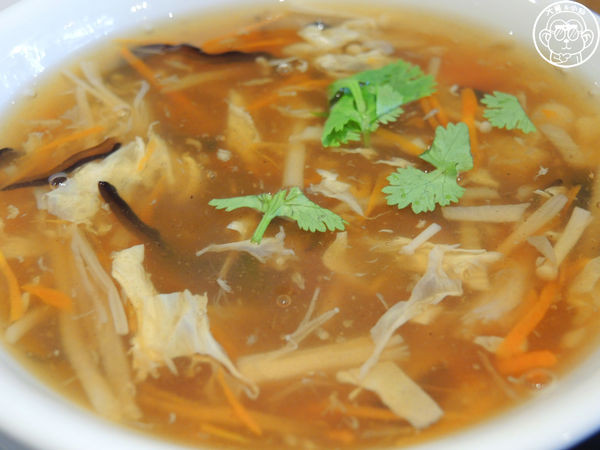 花蓮阿桂油飯(嚴玉桂食堂)：呷飽祙【花蓮･阿桂油飯】懷舊店面裡吃油飯配麵線