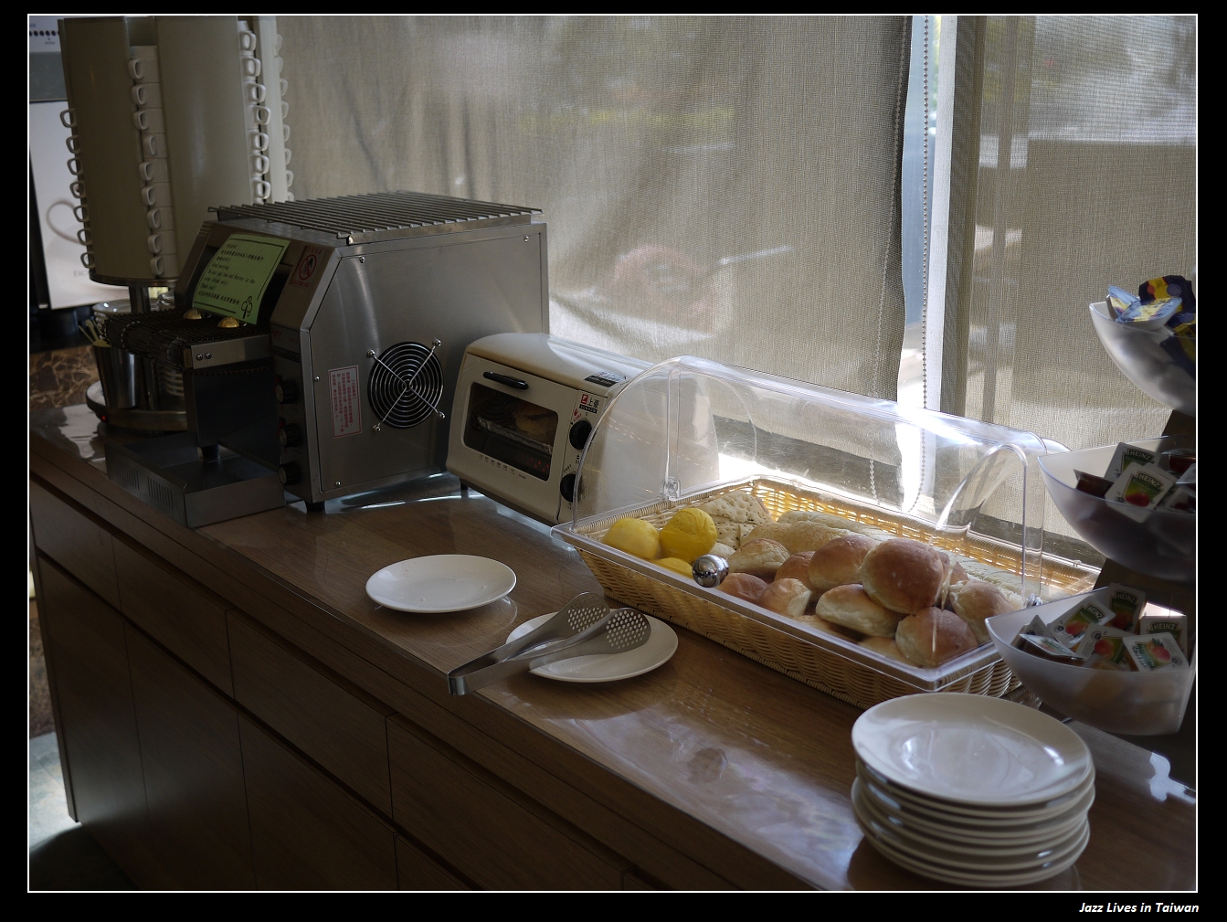 [柏克菲餐廳] 豐富早午餐搭配新北市忙碌的城市街景~