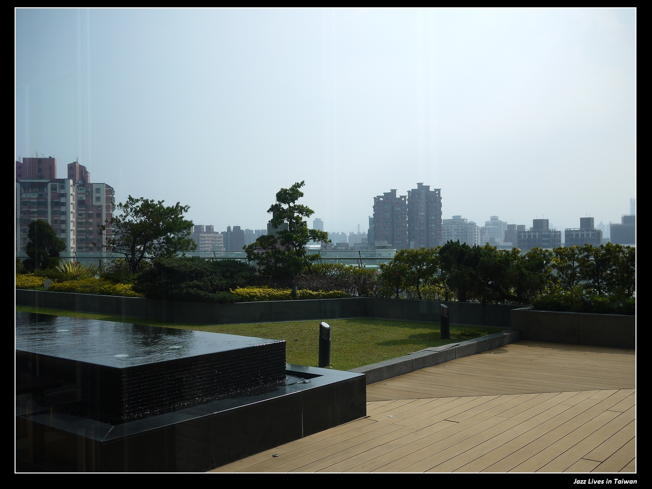 [柏克菲餐廳] 豐富早午餐搭配新北市忙碌的城市街景~