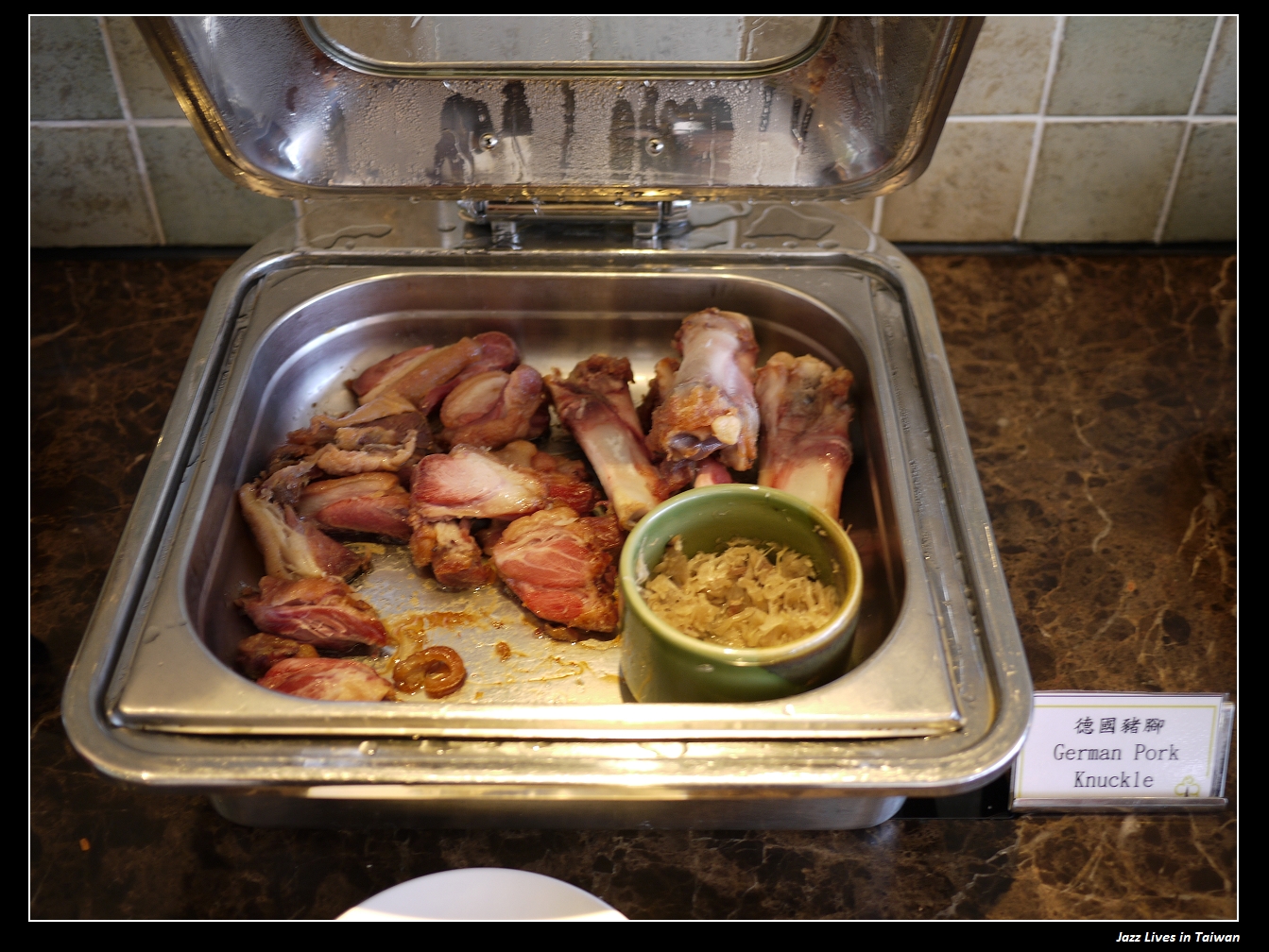 [柏克菲餐廳] 豐富早午餐搭配新北市忙碌的城市街景~