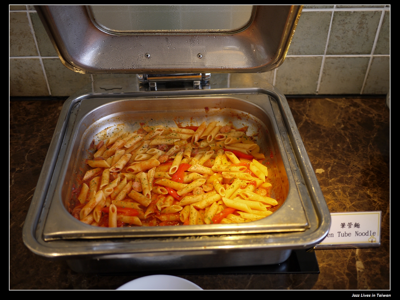 [柏克菲餐廳] 豐富早午餐搭配新北市忙碌的城市街景~