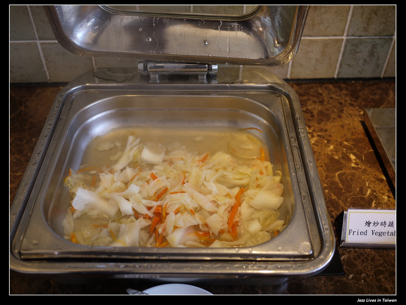 [柏克菲餐廳] 豐富早午餐搭配新北市忙碌的城市街景~