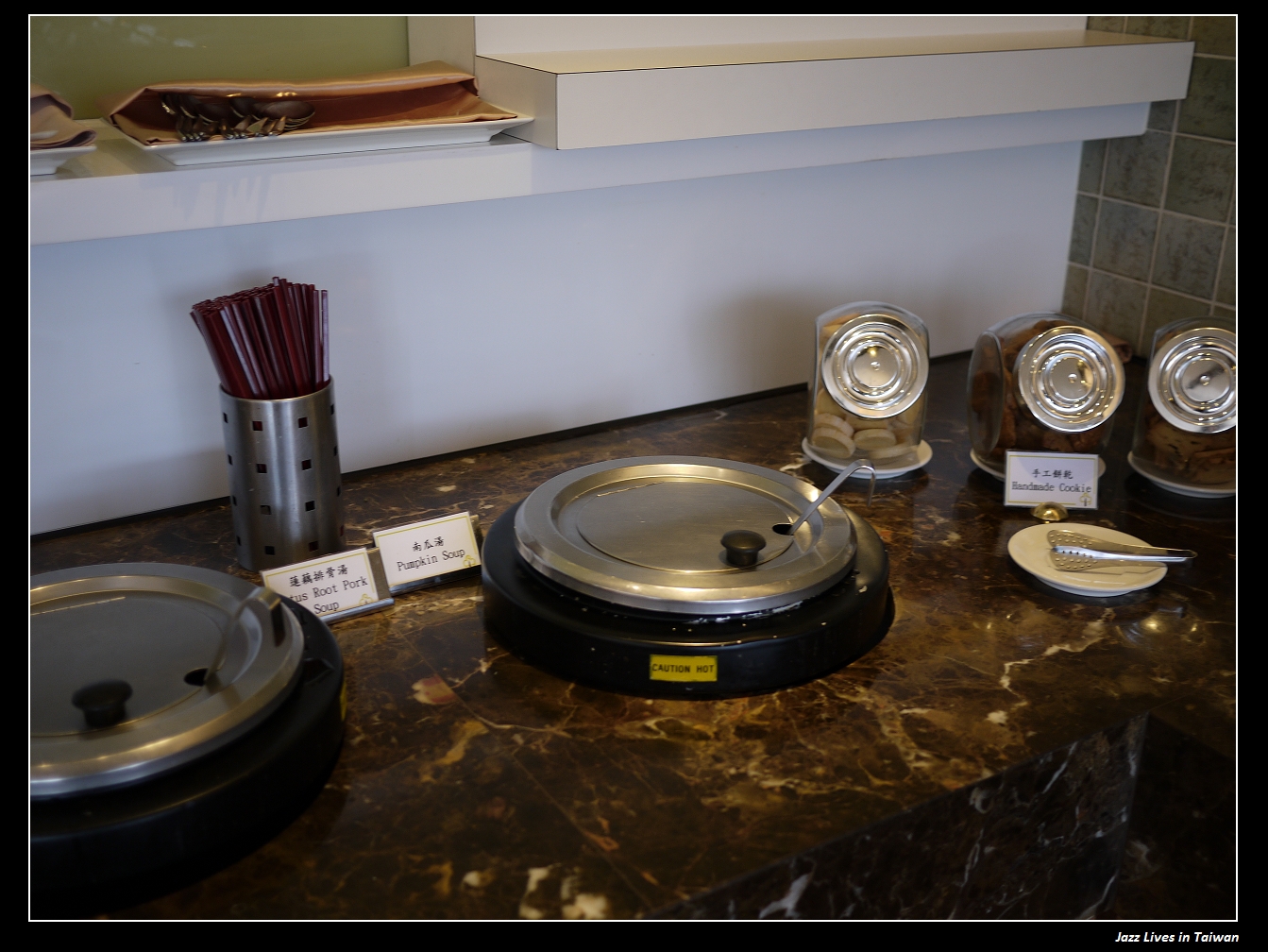 [柏克菲餐廳] 豐富早午餐搭配新北市忙碌的城市街景~