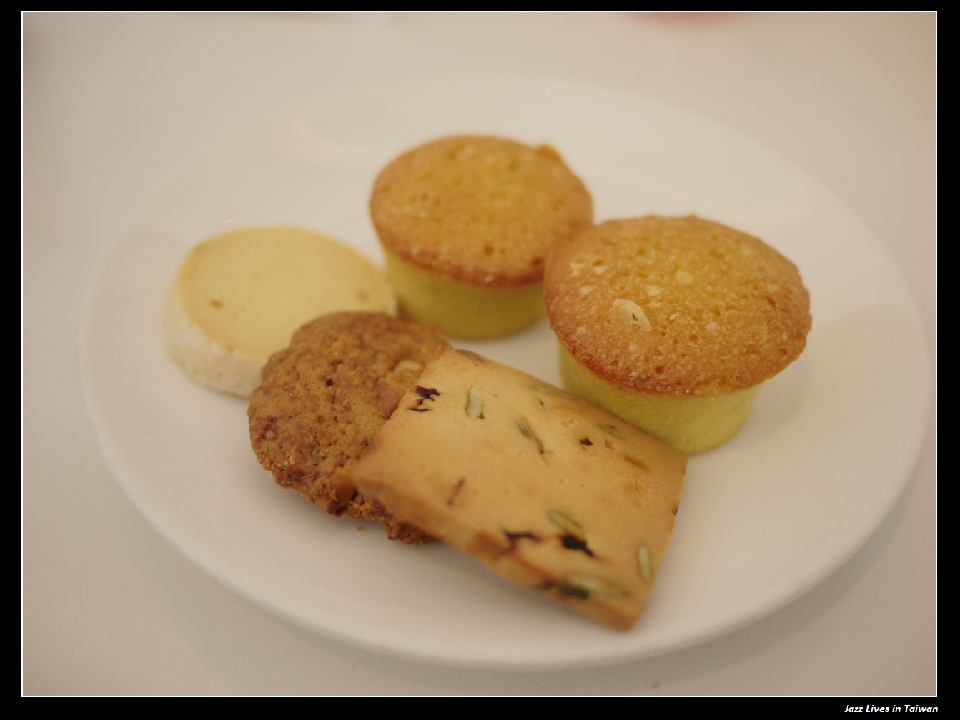 [柏克菲餐廳] 豐富早午餐搭配新北市忙碌的城市街景~