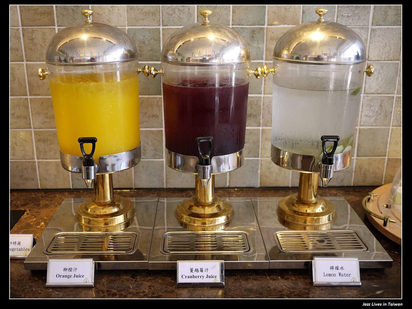 [柏克菲餐廳] 豐富早午餐搭配新北市忙碌的城市街景~