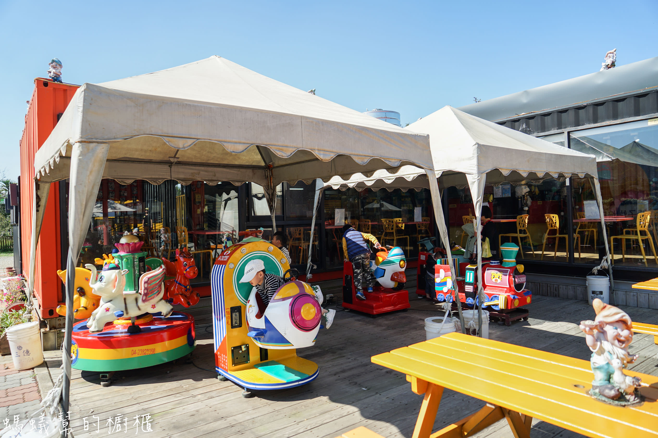 桂花田糕點主題休閒園區|南投139縣道的路旁大鳳梨園區，金牛角麵包也相當有特色，139縣道桂花鳳梨酥烘焙店。 - 螞蟻幫的櫥櫃