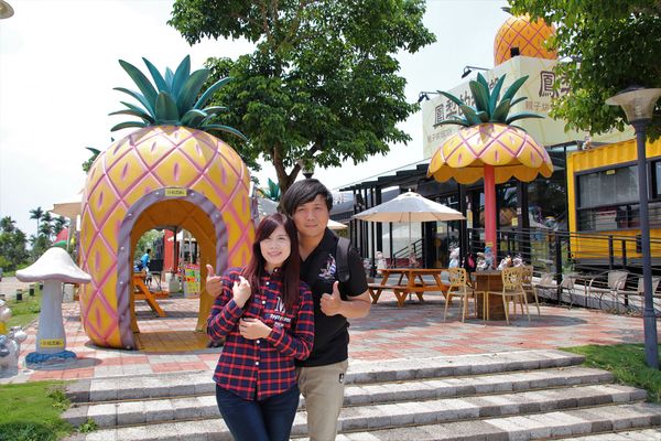 桂花田糕點主題休閒園區:【南投市景點】桂花田鳳梨主題休閒園區~胡桃鉗娃娃兵彩繪貨櫃屋/咖啡.簡餐.下午茶