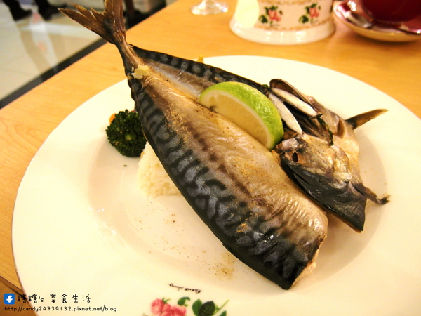 古典玫瑰園(台中大遠百店):〖台中│美食〗古典玫瑰園(台中大遠百店) ❤ 全新開幕~新菜單全面大降價!!在台中大遠百中也有貴婦等級的豪華三層英式下午茶囉!!