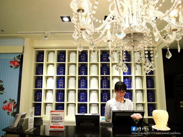 古典玫瑰園(台中大遠百店):〖台中│美食〗古典玫瑰園(台中大遠百店) ❤ 全新開幕~新菜單全面大降價!!在台中大遠百中也有貴婦等級的豪華三層英式下午茶囉!!