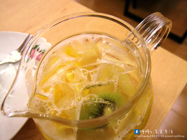 古典玫瑰園(台中大遠百店):〖台中│美食〗古典玫瑰園(台中大遠百店) ❤ 全新開幕~新菜單全面大降價!!在台中大遠百中也有貴婦等級的豪華三層英式下午茶囉!!