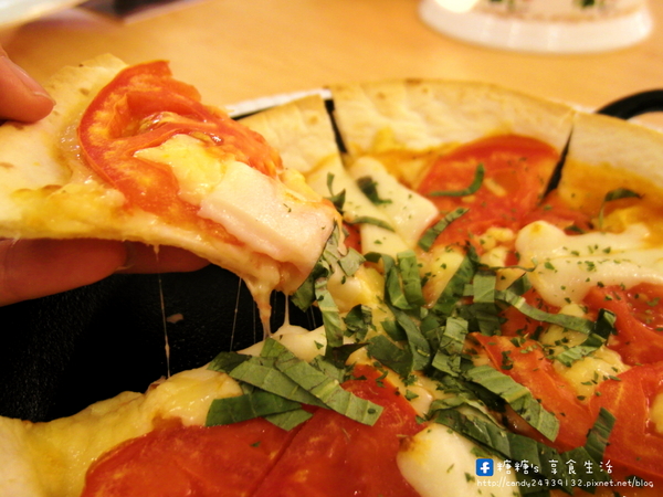 古典玫瑰園(台中大遠百店):〖台中│美食〗古典玫瑰園(台中大遠百店) ❤ 全新開幕~新菜單全面大降價!!在台中大遠百中也有貴婦等級的豪華三層英式下午茶囉!!