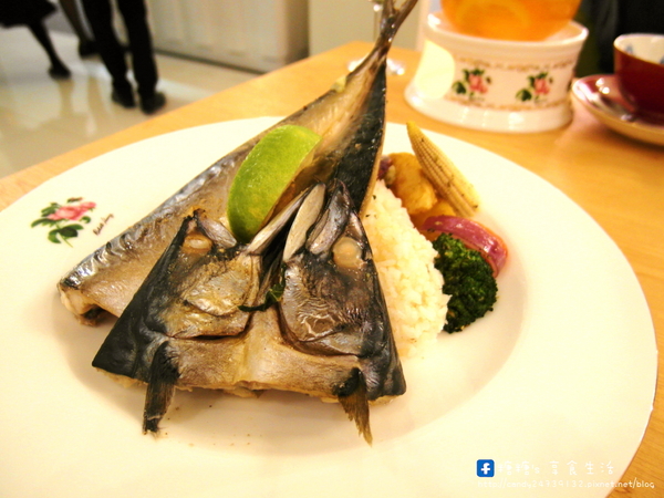 古典玫瑰園(台中大遠百店):〖台中│美食〗古典玫瑰園(台中大遠百店) ❤ 全新開幕~新菜單全面大降價!!在台中大遠百中也有貴婦等級的豪華三層英式下午茶囉!!