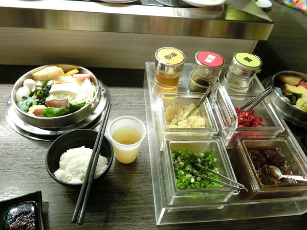 好客迴轉火鍋:【南港平價美食推薦】好客迴轉火鍋~平價又好吃的小火鍋,就在捷運南港站 CITYLINK( C1棟7樓)喔!