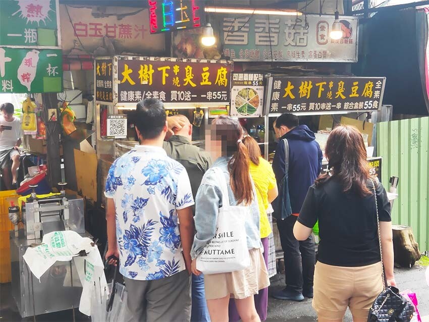 【深坑老街一日遊】深坑美食必吃推薦/碳烤臭豆腐、紅燒豆腐、豆腐羹、豆腐冰淇淋/漫步在古色古香的老街超有