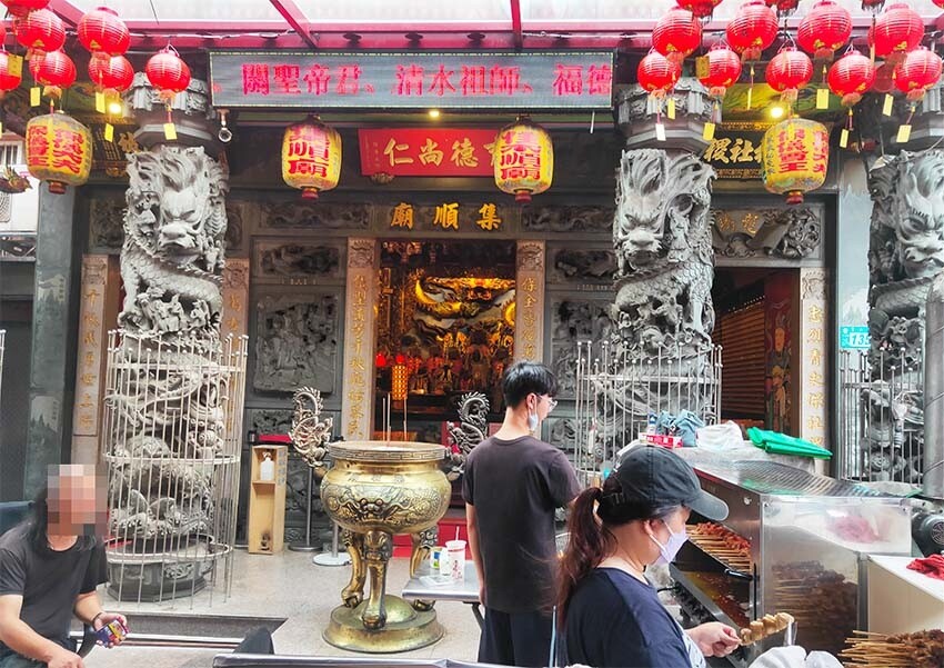 【深坑老街一日遊】深坑美食必吃推薦/碳烤臭豆腐、紅燒豆腐、豆腐羹、豆腐冰淇淋/漫步在古色古香的老街超有