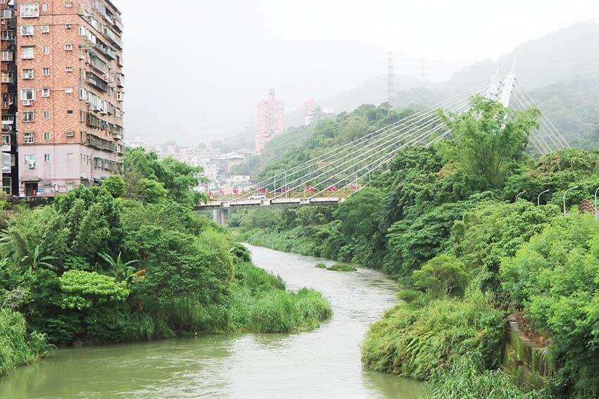 【深坑老街一日遊】深坑美食必吃推薦/碳烤臭豆腐、紅燒豆腐、豆腐羹、豆腐冰淇淋/漫步在古色古香的老街超有