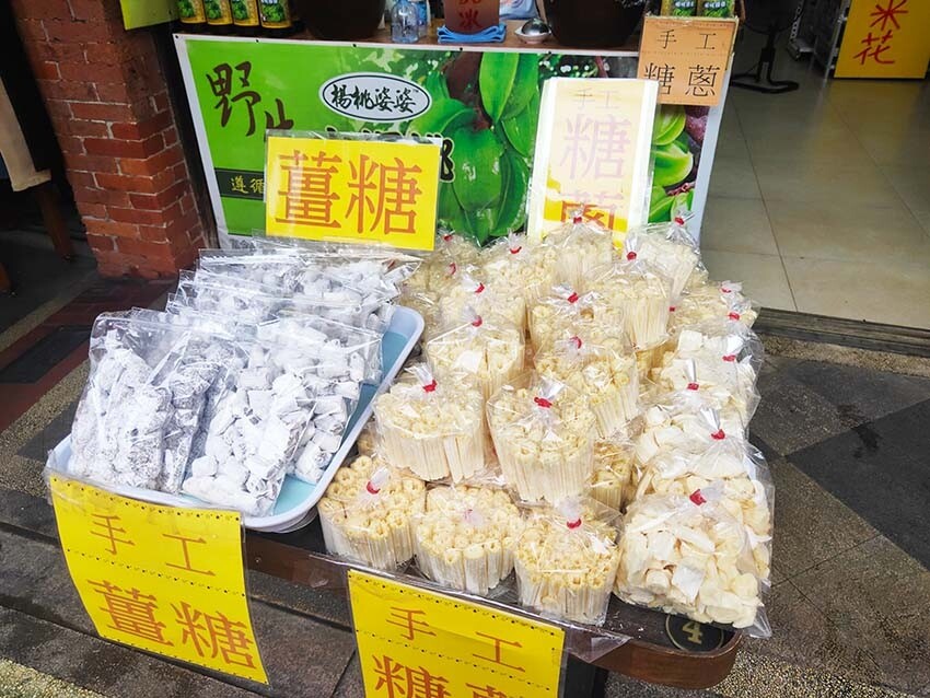 【深坑老街一日遊】深坑美食必吃推薦/碳烤臭豆腐、紅燒豆腐、豆腐羹、豆腐冰淇淋/漫步在古色古香的老街超有