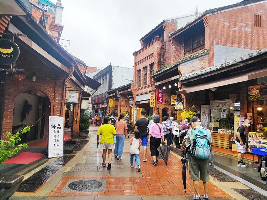 【深坑老街一日遊】深坑美食必吃推薦/碳烤臭豆腐、紅燒豆腐、豆腐羹、豆腐冰淇淋/漫步在古色古香的老街超有