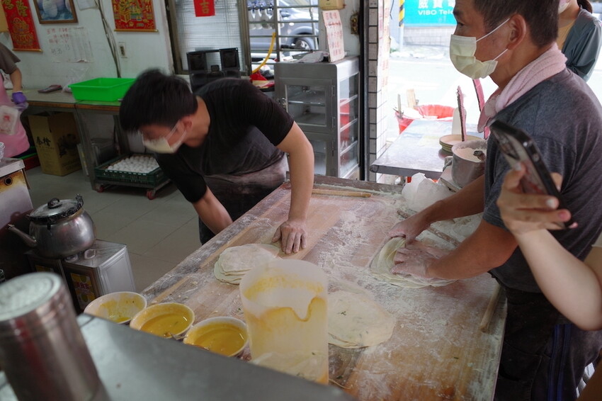 新北市新店區新北早餐 旭達豆漿店｜傳說中的新店NO.1蛋餅