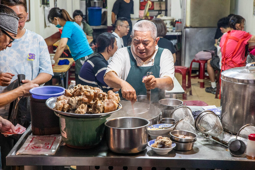 台南市中西區阿明豬心冬粉本店｜一年四季天天都在排！米其林推薦名產級豬心冬粉