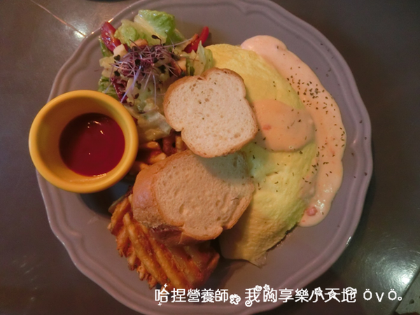 【台北中山】《tame moose》特色小酒館　巷弄美食（大眼怪拉花／漸層蝶豆花飲／煙燻鮭魚歐姆蛋／松露義大利麵）