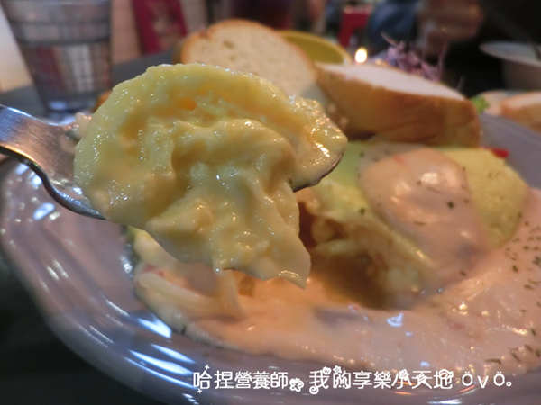 【台北中山】《tame moose》特色小酒館　巷弄美食（大眼怪拉花／漸層蝶豆花飲／煙燻鮭魚歐姆蛋／松露義大利麵）