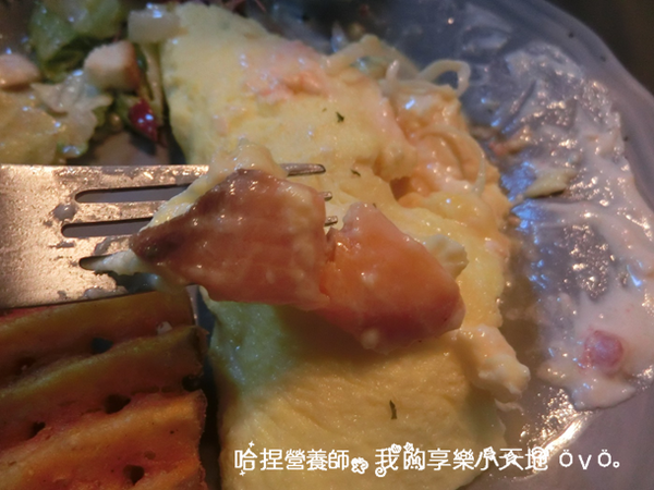 【台北中山】《tame moose》特色小酒館　巷弄美食（大眼怪拉花／漸層蝶豆花飲／煙燻鮭魚歐姆蛋／松露義大利麵）