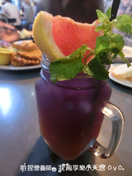 【台北中山】《tame moose》特色小酒館　巷弄美食（大眼怪拉花／漸層蝶豆花飲／煙燻鮭魚歐姆蛋／松露義大利麵）