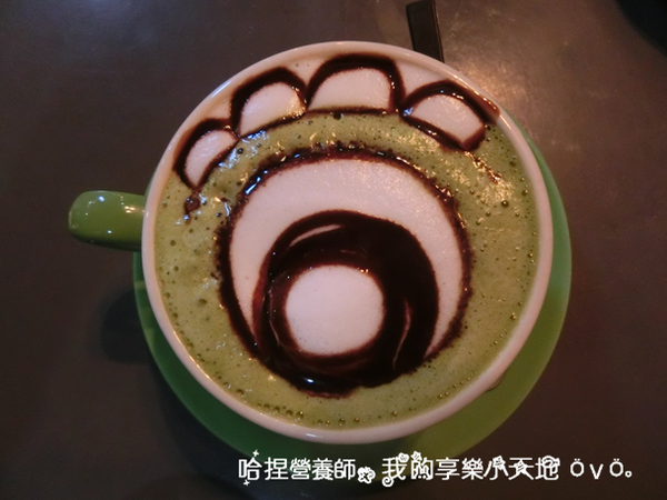 【台北中山】《tame moose》特色小酒館　巷弄美食（大眼怪拉花／漸層蝶豆花飲／煙燻鮭魚歐姆蛋／松露義大利麵）