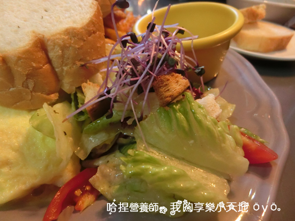 【台北中山】《tame moose》特色小酒館　巷弄美食（大眼怪拉花／漸層蝶豆花飲／煙燻鮭魚歐姆蛋／松露義大利麵）