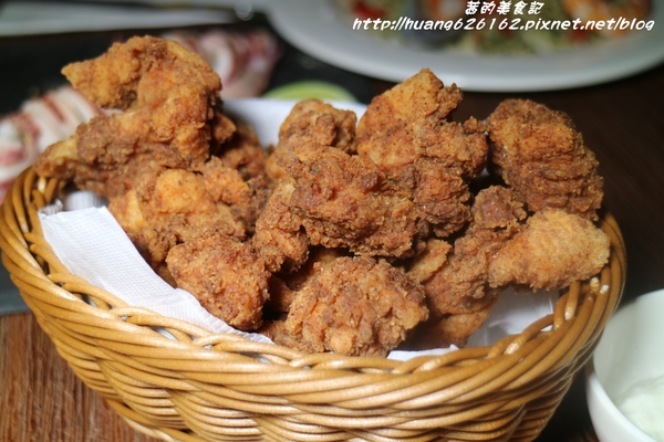 雀爾斯Cheers：【台北內湖區】精緻異國料理『雀爾斯 Cheers』美式運動主題餐廳、下班小酌好去處 ~