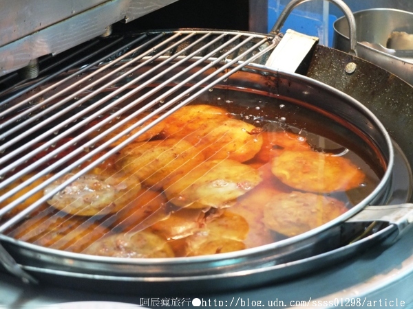 上讚肉圓大腸粉腸：【美食特搜。屏東市】上讚肉圓。炸肉圓配上招牌粉腸大腸，這樣吃相當perfect